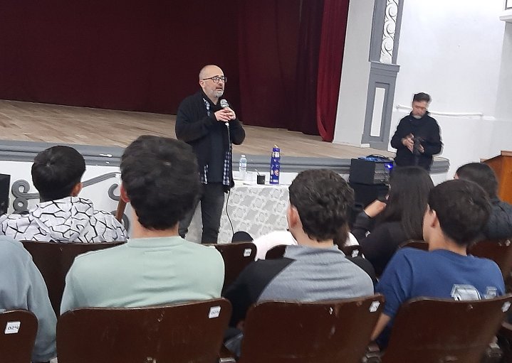 El escritor Alejandro Parisi visitó Moisés Ville