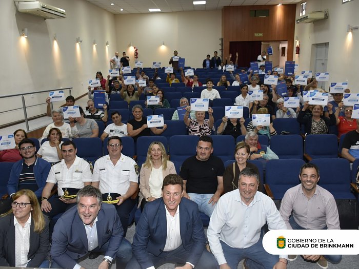 Entregaron escrituras sociales y créditos a emprendedores de Brinkmann y Morteros