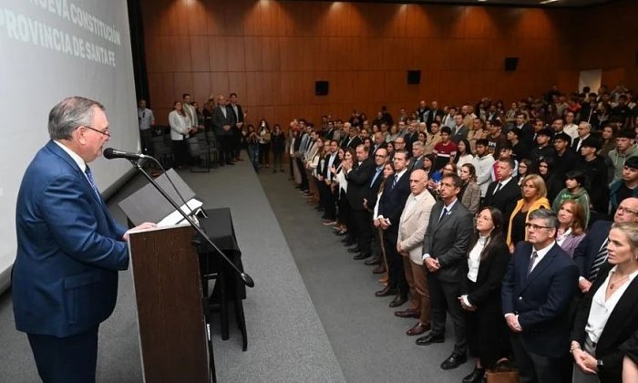 Michlig tomó juramento a ciudadanos y autoridades de la ciudad de Santa Fe por la nueva Constitución 