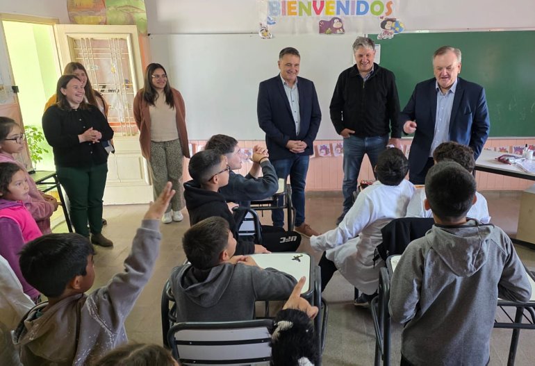 Michlig y González acercaron numerosos beneficios para la comunidad de Aguará Grande