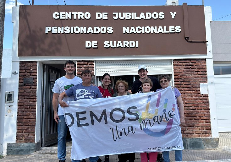 Fundación Demos realizó la pintada solidaria en el Centro de Jubilados de Suardi