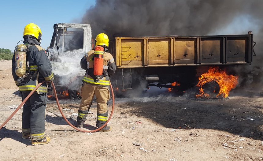Camión del municipio se incendió en el basural de Morteros