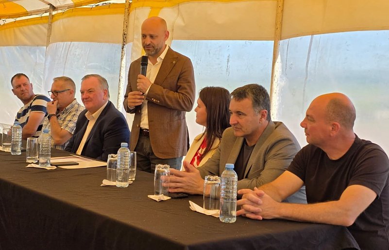 Ambrosetti cuenta con 5 nuevos kms. de ripio con una inversión provincial de 250 millones 