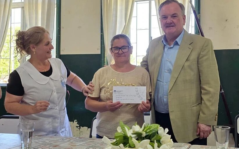 Michlig y González entregaron más de 10 millones a instituciones educativas, culturales y deportivas de Hersilia 