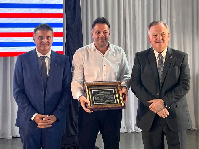 El Dr. Gastaldi juró la nueva Constitución y recibió el certificado electoral