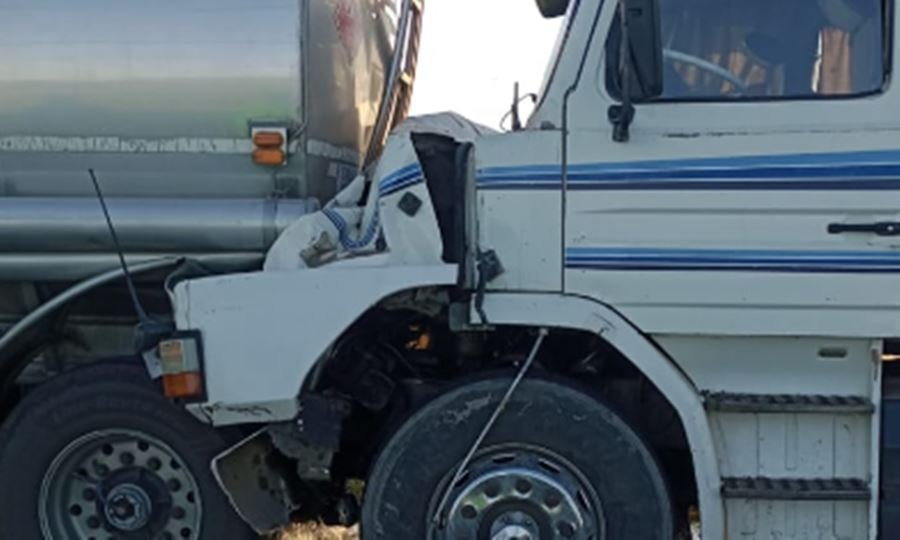 Accidente entre dos camiones en cercanías de Arrufó