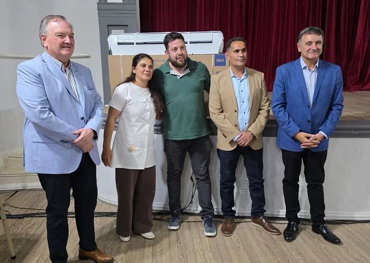 Michlig entregó aportes a instituciones de Moisés Ville