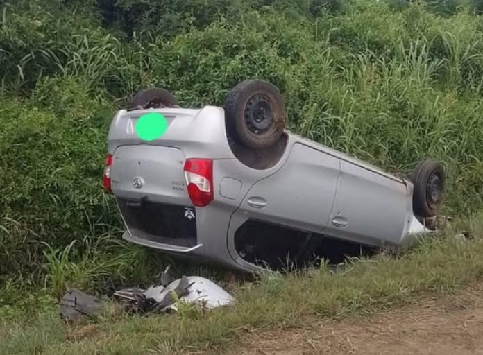 Volcó un auto en zona rural de Villa Trinidad