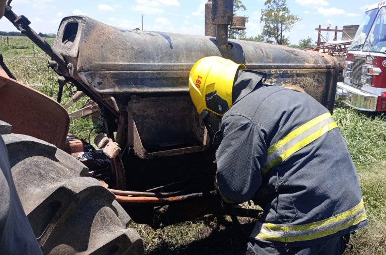 Se incendió un tractor en zona rural de Col. San Pedro