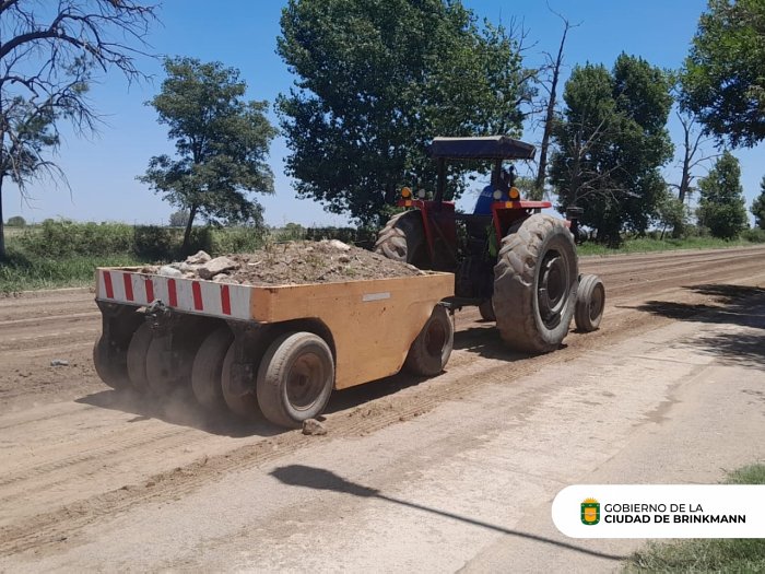 El municipio de Brinkmann trabaja en la mejora de caminos de acceso a la ciudad