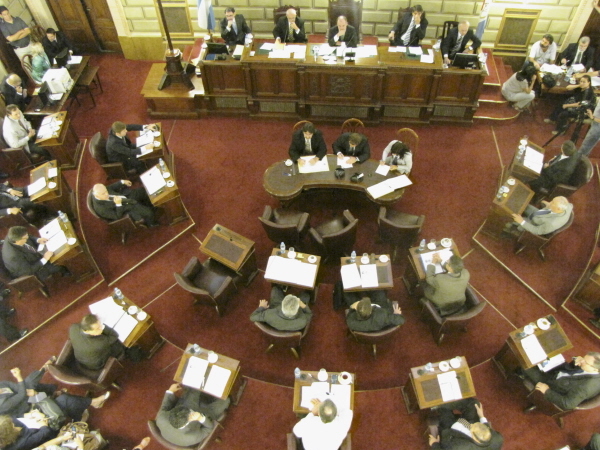 Senadores pidieron a la EPE que revea el aumento de tarifas