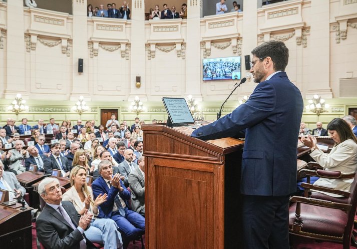 Pullaro abrió las sesiones con anuncios en jubilaciones, educación y obras