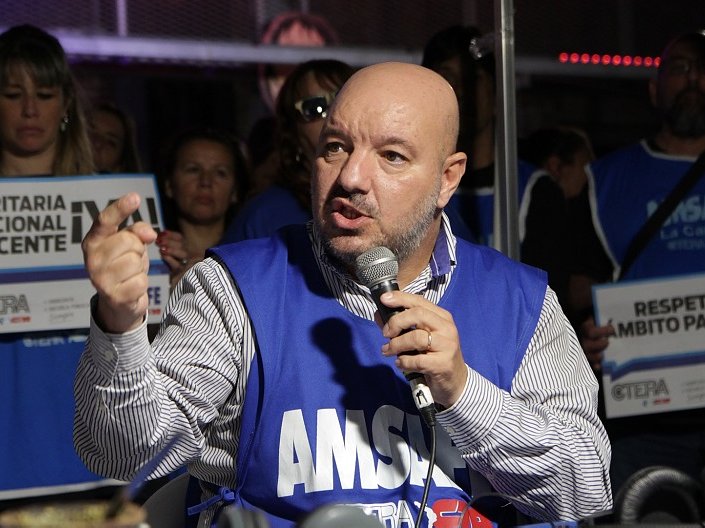 Docentes de AMSAFE se movilizan en Ceres en defensa de sus derechos