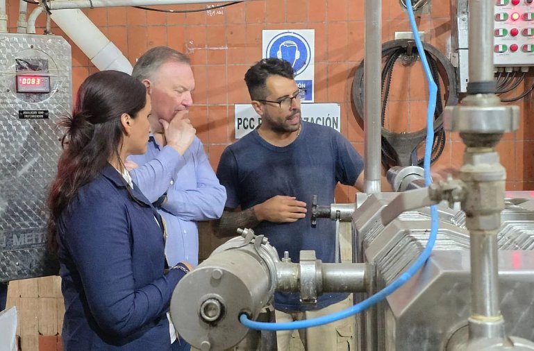 Producción y apoyo a instituciones marcaron la agenda de Michlig en Villa Trinidad y Colonia Rosa