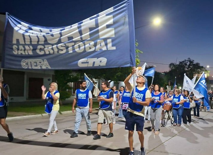 Docentes realizan protestas en la provincia y el departamento San Cristóbal