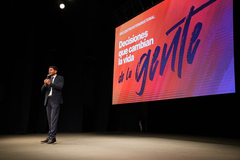 Pullaro: “En Santa Fe llevamos adelante un modelo de cambios sin motosierra y con sensibilidad social”