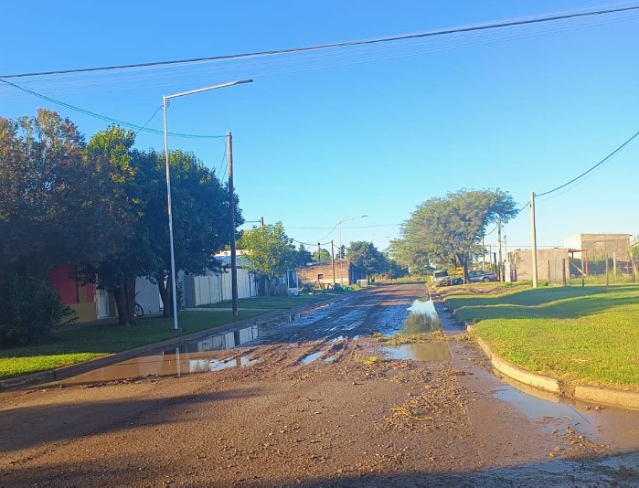 Tras el temporal, el agua comenzó a descender y mejora la situación en Colonia Marina