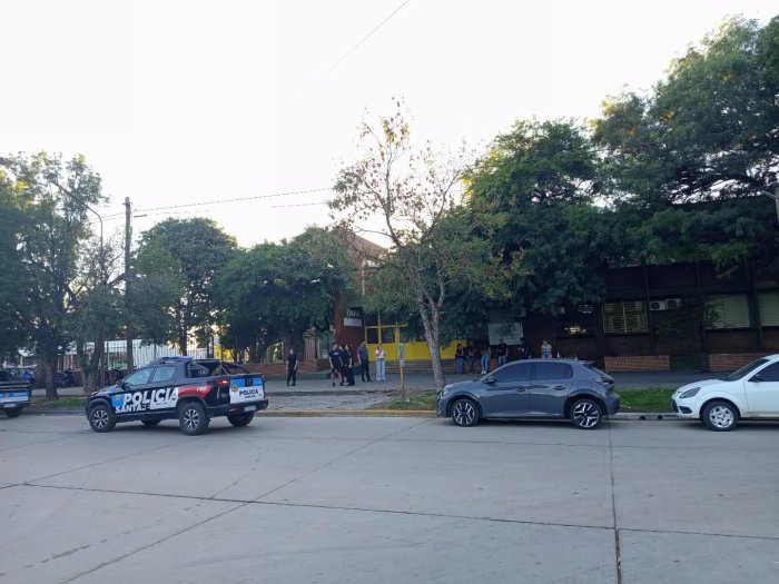 Tragedia en una escuela de San Cristóbal: un estudiante de 13 años fue asesinado por un compañero armado
