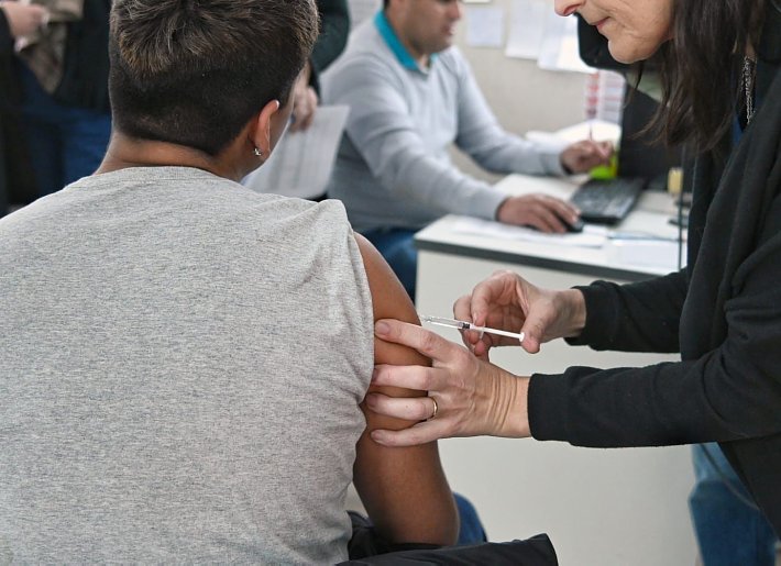 El Hospital de Suardi vacunó a 380 personas contra la gripe en menos de un mes
