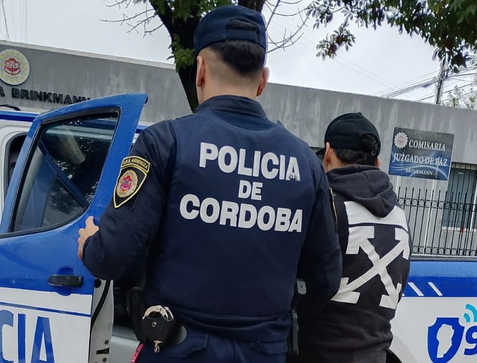 Secuestran arma y detienen a dos personas en distintos hechos en Brinkmann