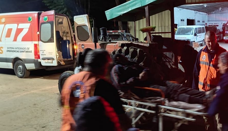 Rescataron a un hombre aislado por las inundaciones en Villa Minetti