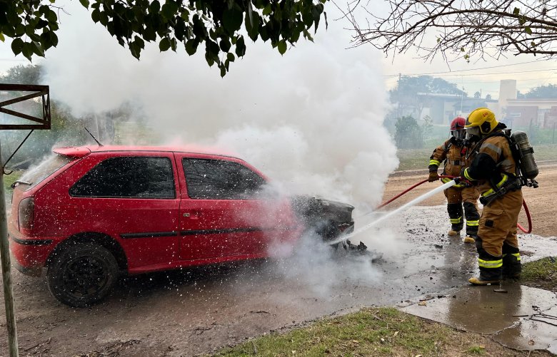 Bomberos sofocaron el incendio de un automóvil en Morteros