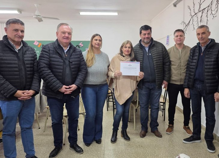 Michlig y González entregaron aportes FANI para mejorar escuelas de San Cristóbal