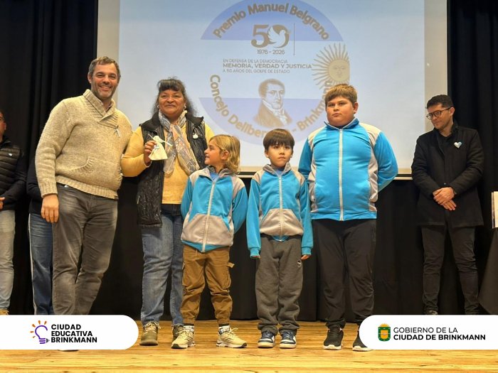 Brinkmann reconoció a abanderados y escoltas con el premio “Manuel Belgrano”