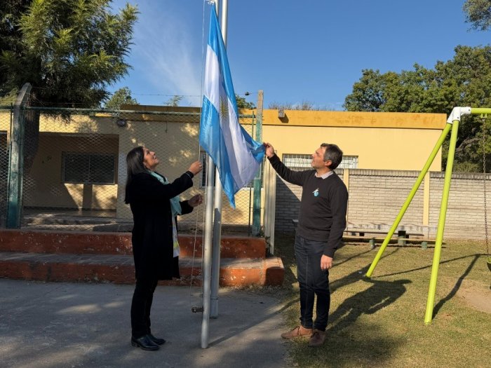 Acto patrio con fuerte mensaje de comunidad y empatía en Brinkmann