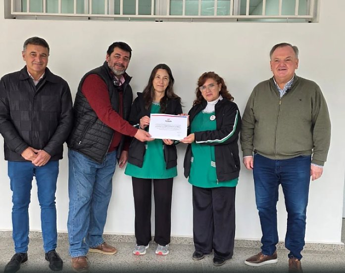 Michlig y González entregaron aportes a instituciones de San Cristóbal