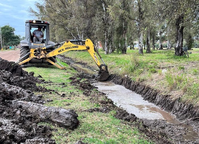 Suardi avanza con la limpieza y mantenimiento de canales pluviales
