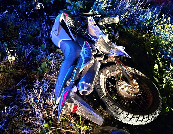 Motociclista sufrió heridas graves tras intentar esquivar un pozo y chocar contra un camión en la Ruta 39 S