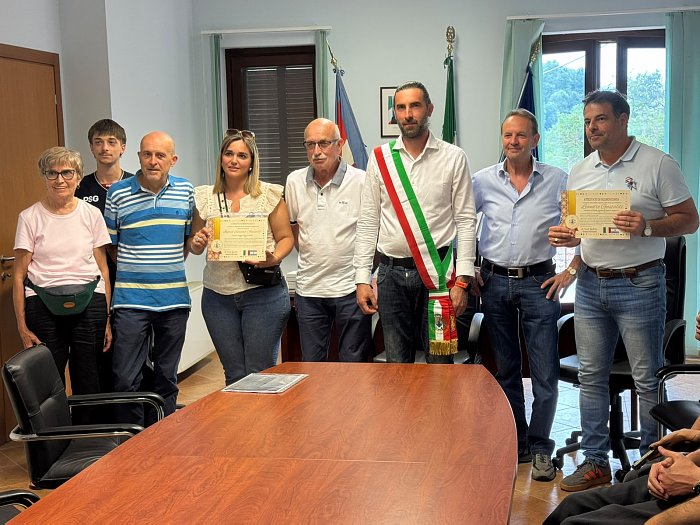 La delegación de Suardi afianza lazos en Italia entre la celebración democrática y el regreso a las raíces