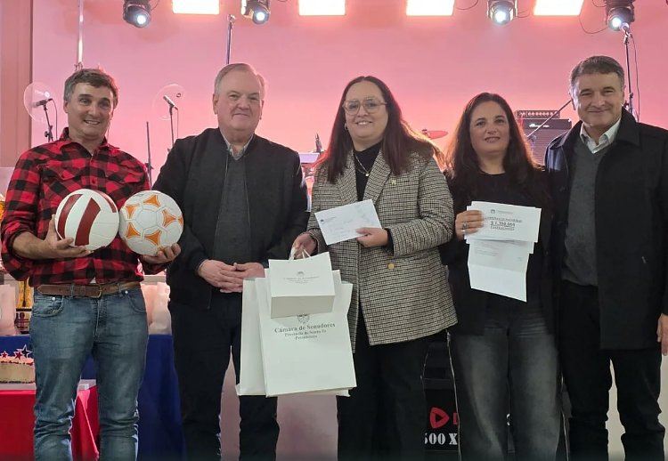 Las Palmeras celebró a sus campeones y recibió importantes aportes para la comunidad