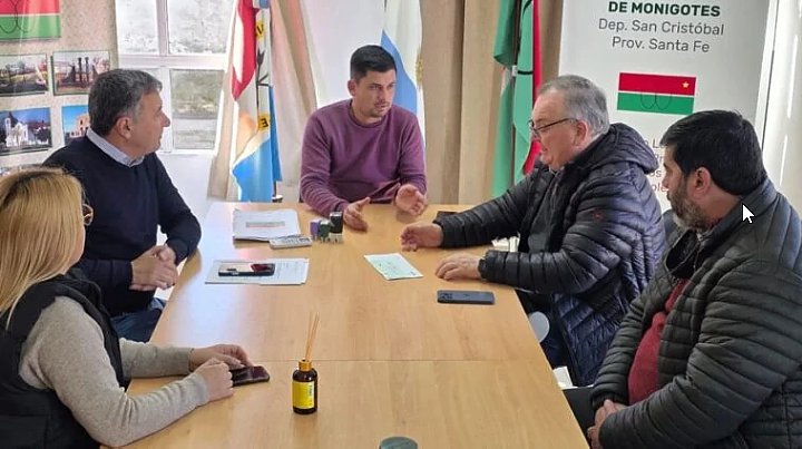 Curupaity y Monigotes recibieron aportes para educación, equipamiento y servicios públicos