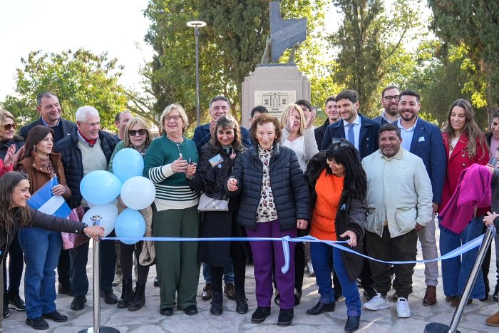 Pullaro inauguró la renovada Plaza Independencia de Ceres y destacó el federalismo y la inversión en el interior