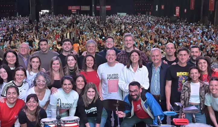 El Partido Socialista celebró sus 130 años con un multitudinario acto en Rosario