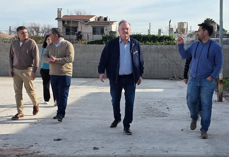 Arrufó recibió casi $10 millones para instituciones y confirmó una nueva aula para la Escuela N° 514