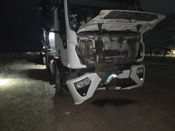 Freyre: Neumáticos se desprendieron de un camión y provocaron daños en tres vehículos