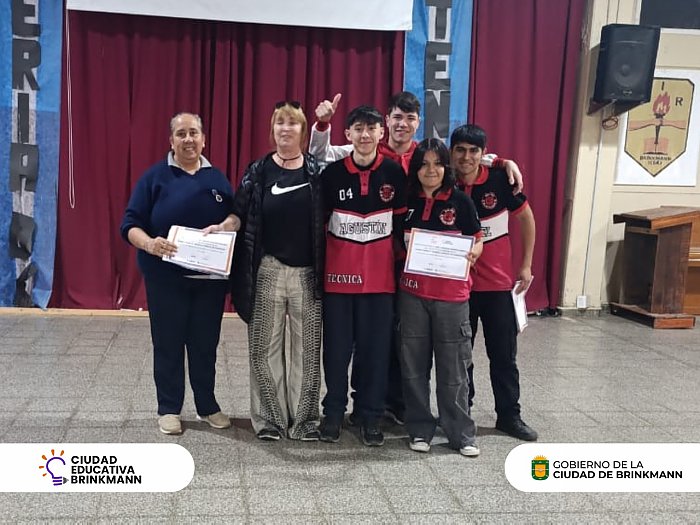 Brinkmann entregó certificados del programa 