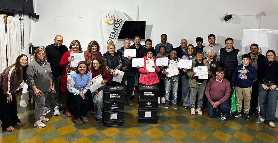 Suardi: Realizaron un taller sobre separación de residuos y compostaje domiciliario en Fundación Demos