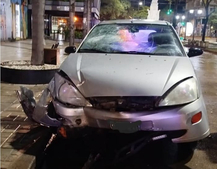 Morteros: Un conductor alcoholizado chocó contra un árbol tras salir de un local bailable