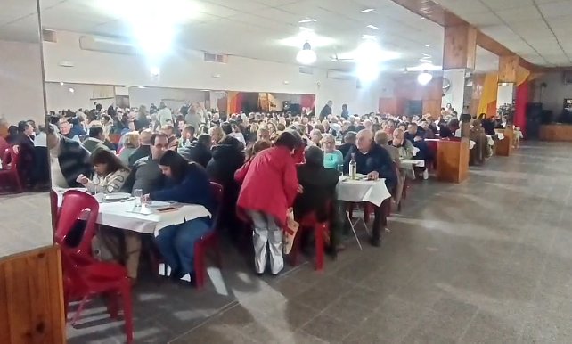 Bomberos Voluntarios de Suardi celebró sus 33 años con una gran cena