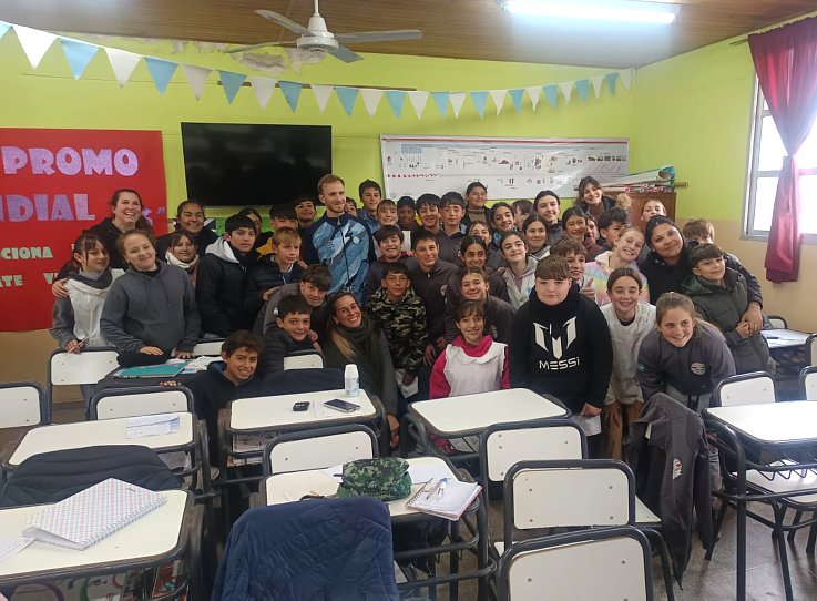 Franco Pinetti compartió su experiencia deportiva con alumnos de la Escuela 6141 de Suardi