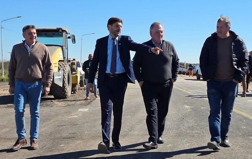 El Gobernador Pullaro y el Senador Michlig recorrieron la etapa final de la obra del puente sobre el arroyo San Antonio 