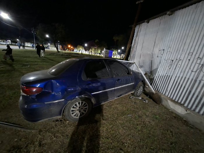 Balnearia: Un hombre sufrió una descompensación y terminó chocando contra un galpón