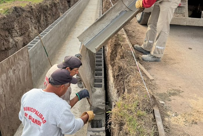 Suardi: Continúa avanzando la obra de canalización del Bv. Santiago del Estero 