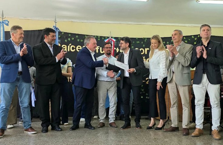 Michlig entregó un aporte de más de 11 millones a la Escuela Agrotécnica de San Cristóbal