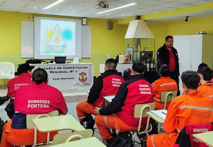 Aspirantes a bomberos de Morteros avanzaron en su formación con prácticas de rescate e incendios