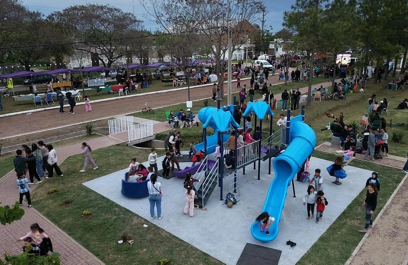 Michlig acompañó la inauguración del Paseo de la Laguna en Hersilia y entregó aportes a instituciones